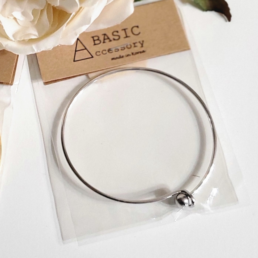 Hook & Knot Bangle - Picture 3 of 5